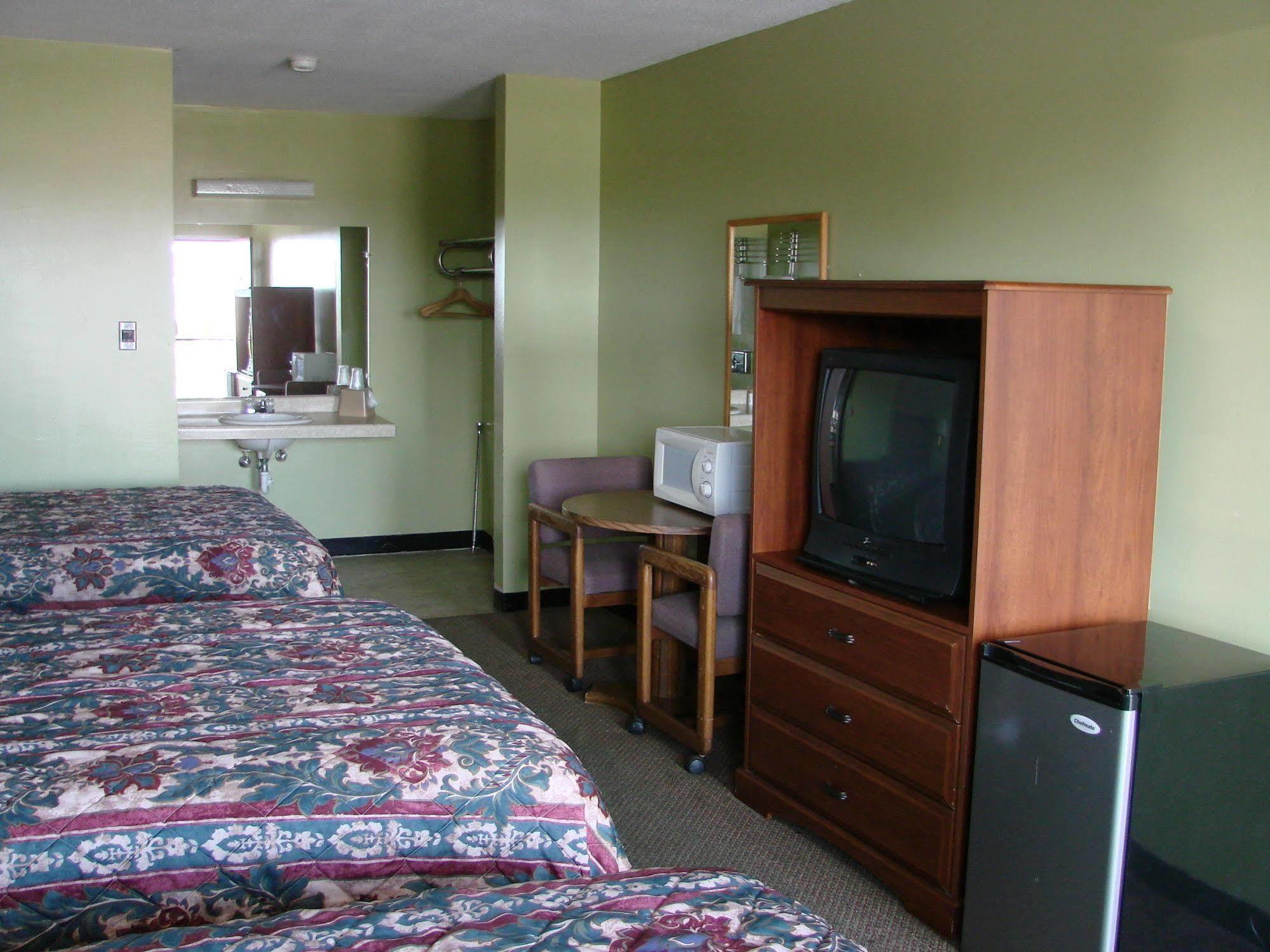 The Lodge At Russell - Russell Inn Kültér fotó